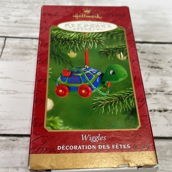 HALLMARK “WIGGLES” Christmas ornament vintage 2001 - Picture 6 of 7